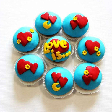 Капкейки "Love is..." купить - раменское.сладкоежкин.рф