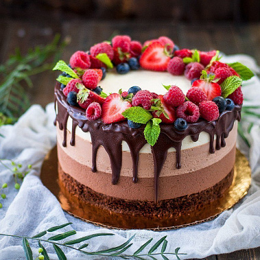 Торт "Три шоколада" купить - раменское.сладкоежкин.рф