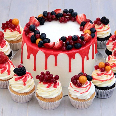 Торт глазурь и ягоды купить - раменское.сладкоежкин.рф